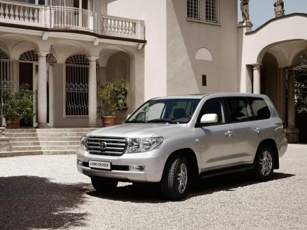 Автомобиль Toyota Land Cruiser 200