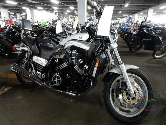 Мотоцикл  дорожный No. B5702 Yamaha V-MAX