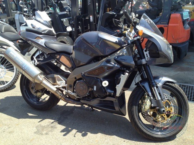 Мотоцикл  спортбайк No. B4632 APRILIA TUONO 1000