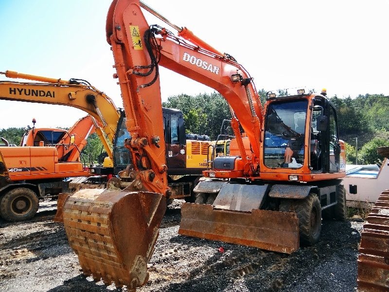 КОЛЕСНЫЙ ЭКСКАВАТОР DOOSAN DX140W 2009 год