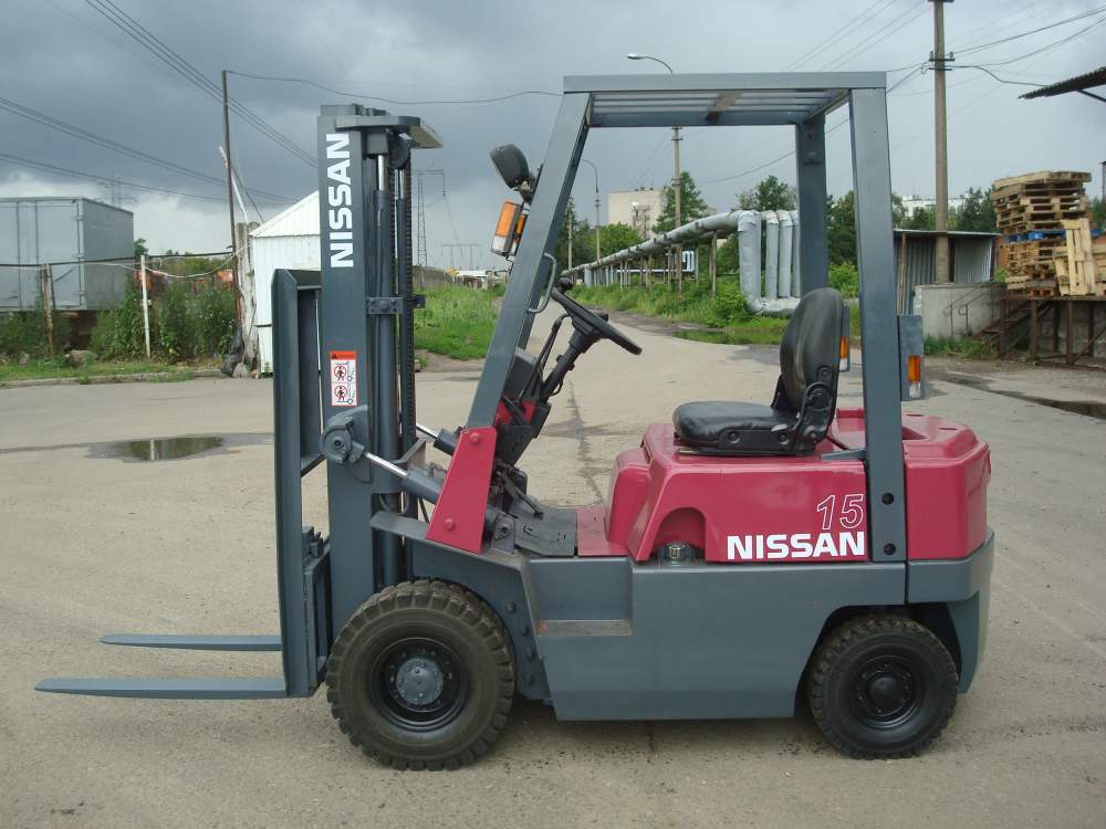 Вилочный погрузчик Nissan  FJ01A15