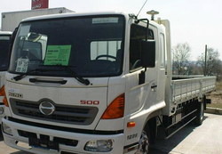 Грузовик HINO 300 бортовой