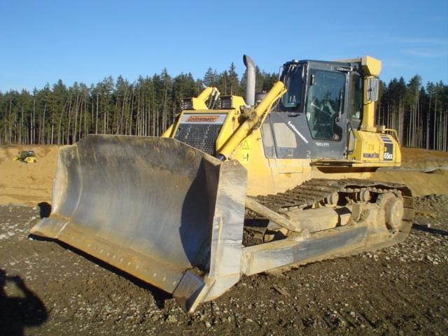 Бульдозер Komatsu D65EX