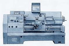 Станок токарно-винторезный с выемкой в станине