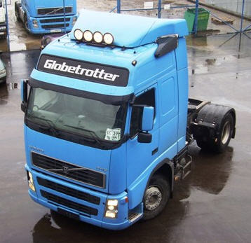 Автомобиль тягач Volvo FH12-420 Globetroter