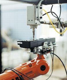 Робототехнические комплексы для клейки и герметизации