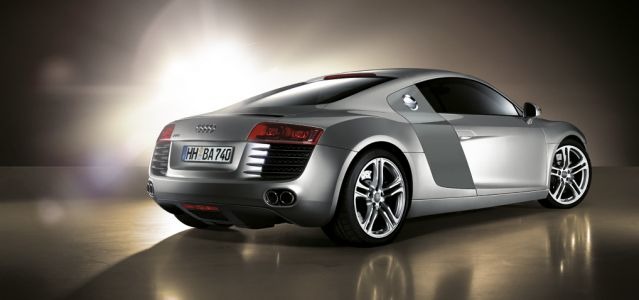 Автомобиль Audi R8 (Ауди Р8)