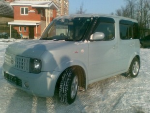 Автомобиль Nissan Cube