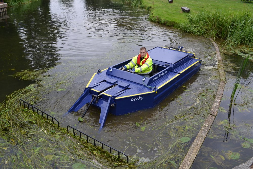 Камышекосилка тип 6400 / MOWING BOAT TYPE 6400