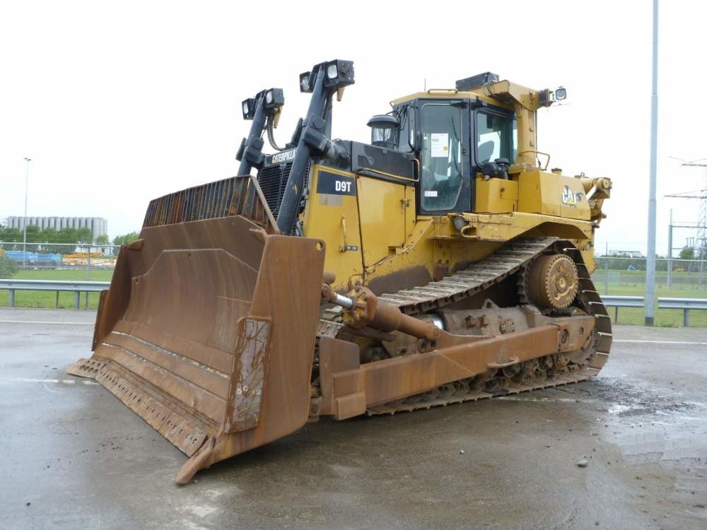 Гусеничный бульдозер CATERPILLAR D9T