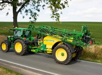 Прицепные опрыскиватели John Deere серии 700